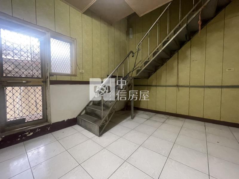 溪州㊣中山路雙車店面房屋室內格局與周邊環境