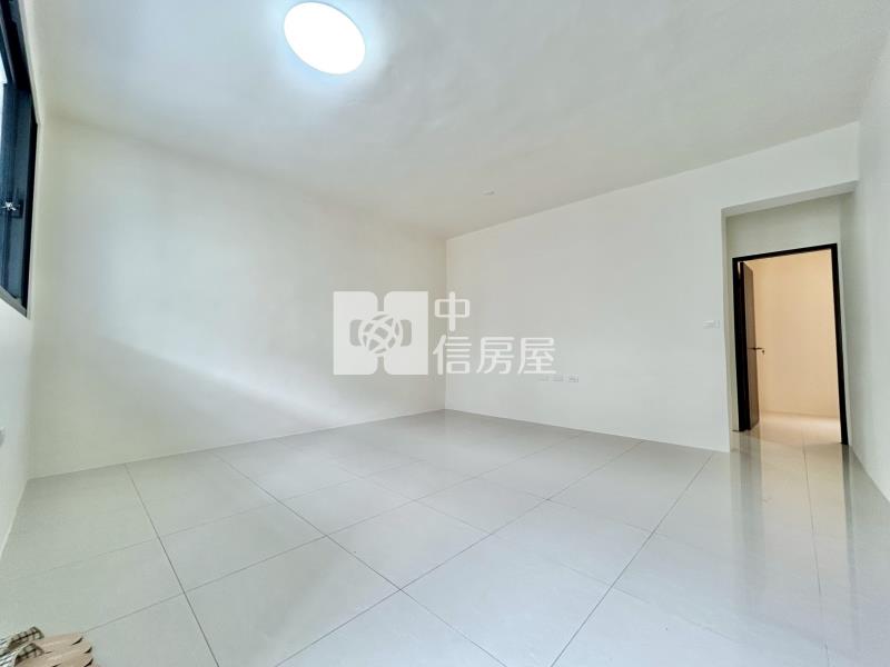臨十米路大面寬美墅房屋室內格局與周邊環境
