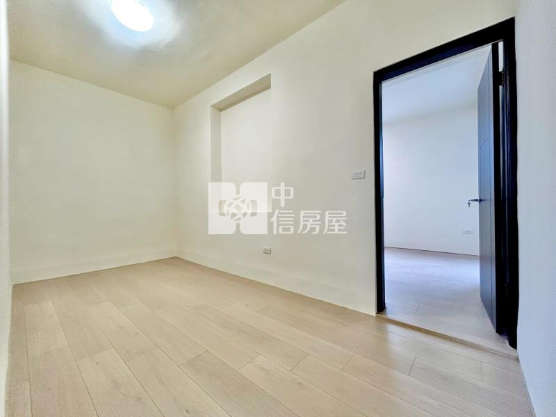 臨十米路大面寬美墅房屋室內格局與周邊環境