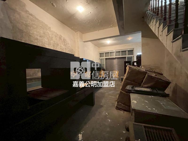 君臨天下(A) 近中埔市區透天店面房屋室內格局與周邊環境