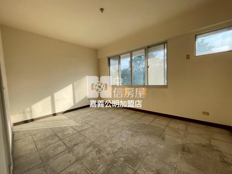 君臨天下(A) 近中埔市區透天店面房屋室內格局與周邊環境
