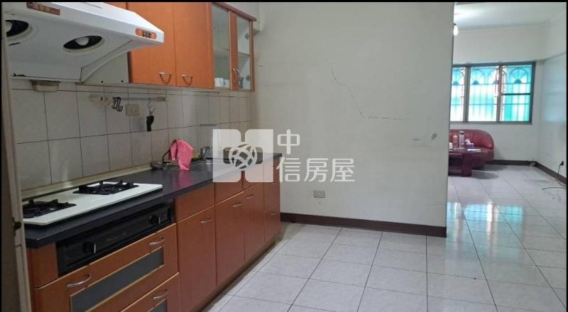 (專)近五甲家樂福優質平車店面房屋室內格局與周邊環境