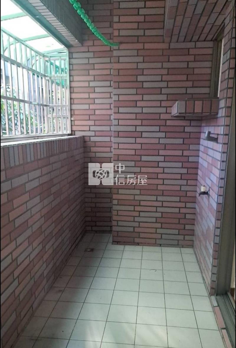 (專)近五甲家樂福優質平車店面房屋室內格局與周邊環境