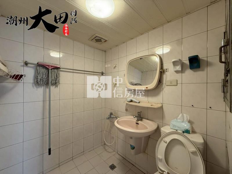 小港樓中樓車位四房房屋室內格局與周邊環境