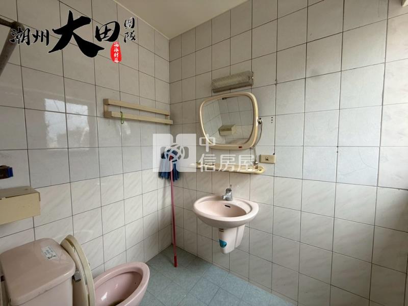 小港樓中樓車位四房房屋室內格局與周邊環境