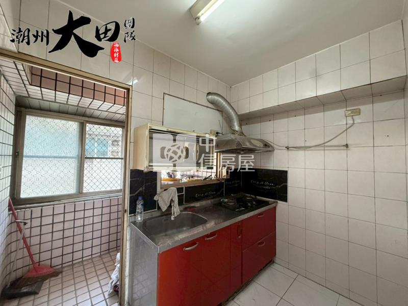 小港樓中樓車位四房房屋室內格局與周邊環境