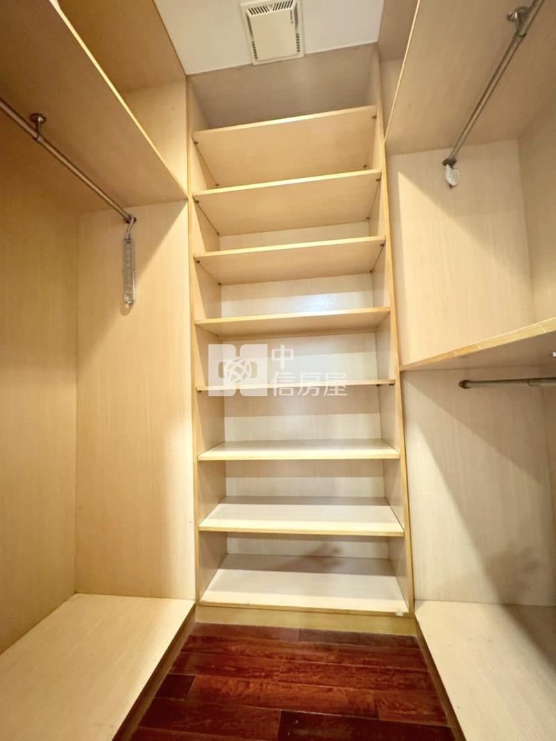 【奔馳】星光市三房車房屋室內格局與周邊環境