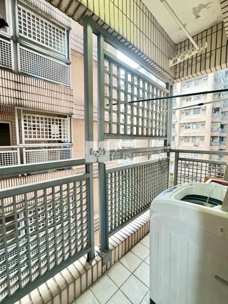 【奔馳】星光市三房車房屋室內格局與周邊環境