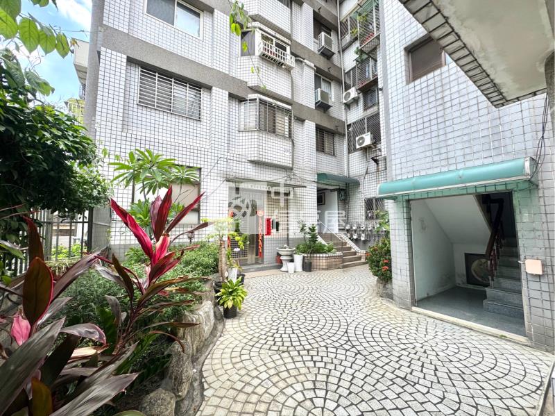 五期公益商圈大玄關大三房休旅車位房屋室內格局與周邊環境