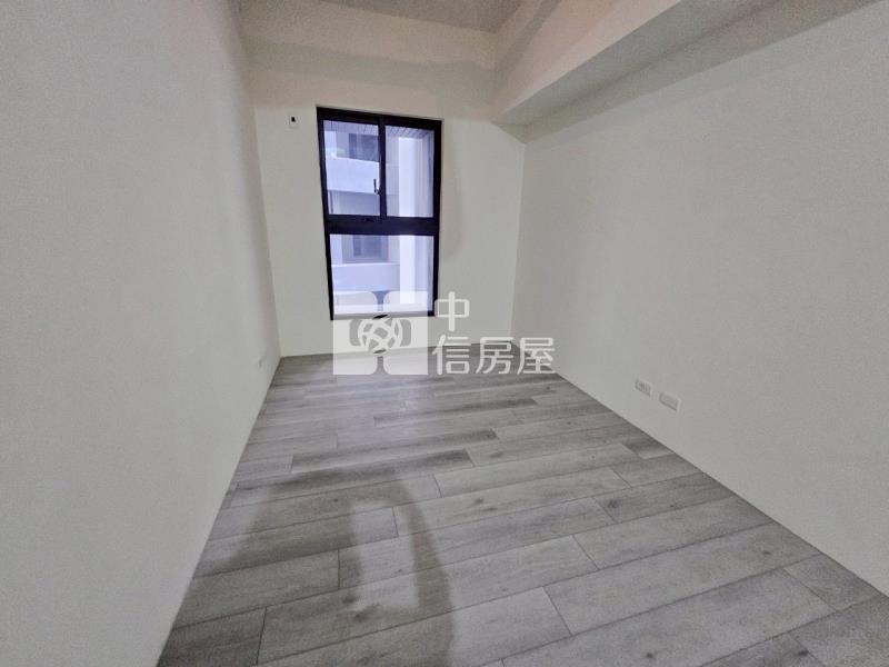 新左營華友聯景觀平車宅房屋室內格局與周邊環境
