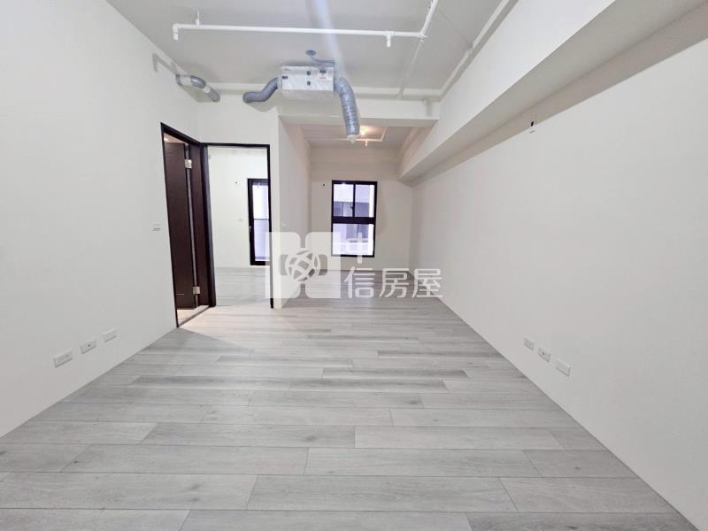 新左營華友聯景觀平車宅房屋室內格局與周邊環境