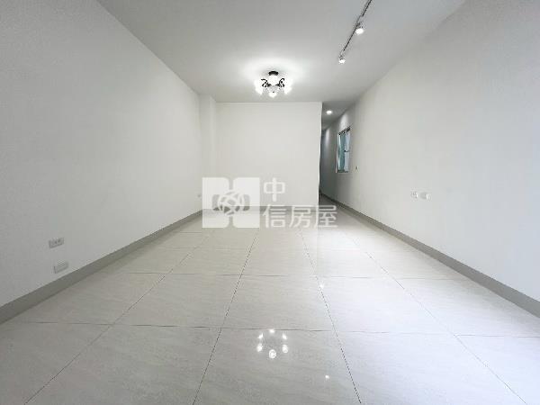 中正路雙車墅房屋室內格局與周邊環境