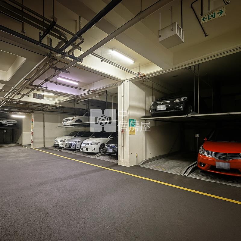 【ROOM 28】中山醫大慶商圈 雙鐵共構 邊間大二房 二套衛浴房屋室內格局與周邊環境