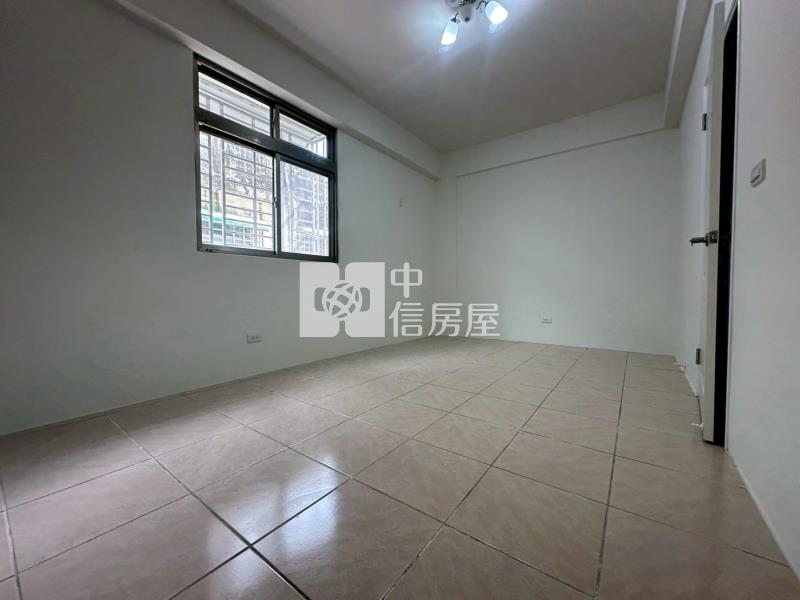 塗城&成功雙商圈全新整理車庫透天房屋室內格局與周邊環境