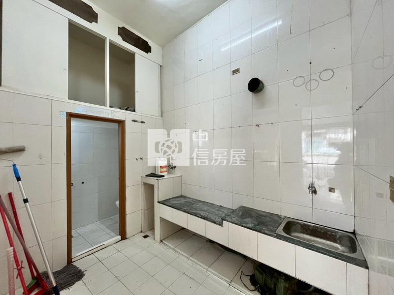屏東和生路整新金店住房屋室內格局與周邊環境