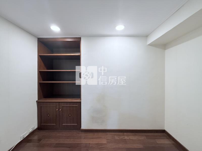 都會假期高樓層電寓+ 車位房屋室內格局與周邊環境