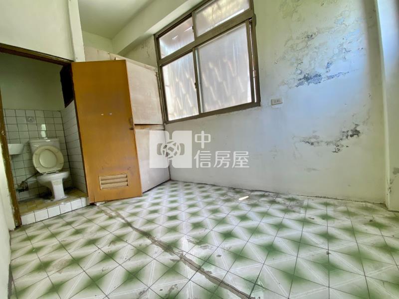 近大里圖書館三面採光低價透天房屋室內格局與周邊環境