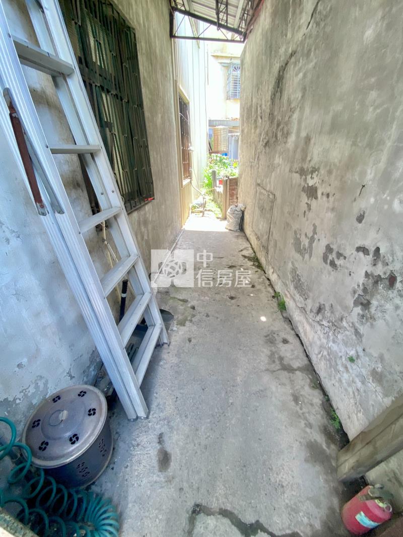 近大里圖書館三面採光低價透天房屋室內格局與周邊環境