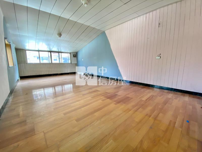 近大里圖書館三面採光低價透天房屋室內格局與周邊環境