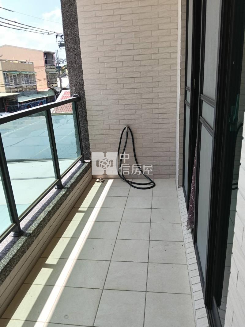 南科旁大雙車墅電梯豪邸房屋室內格局與周邊環境