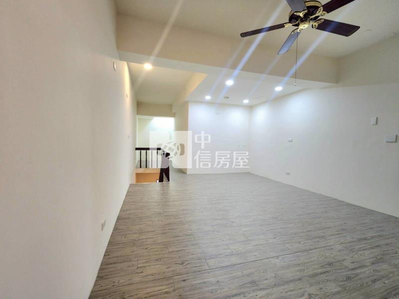榮興商圈魯班造鎮金店面房屋室內格局與周邊環境