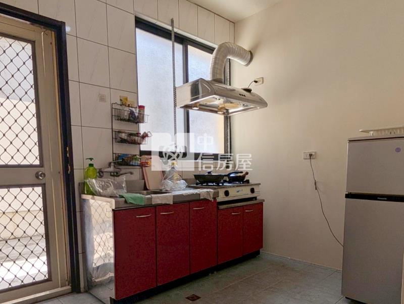 草屯陽明山雙併透天別墅房屋室內格局與周邊環境