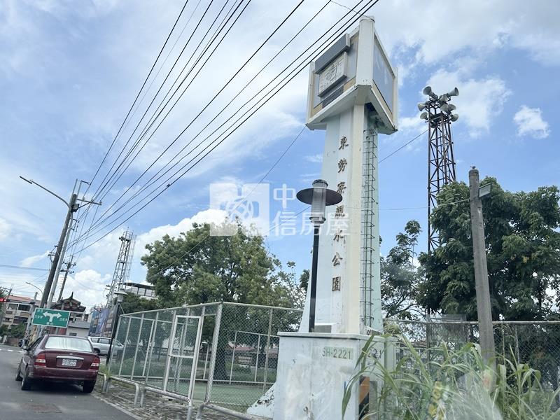 善化台鐵下全新包租公電梯雙車墅房屋室內格局與周邊環境