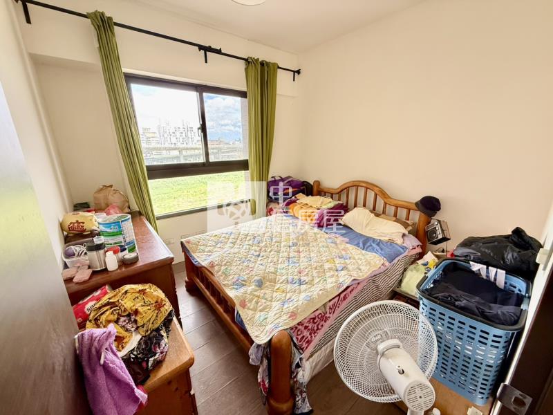 立新商圈河畔旁9年屋四房平車房屋室內格局與周邊環境