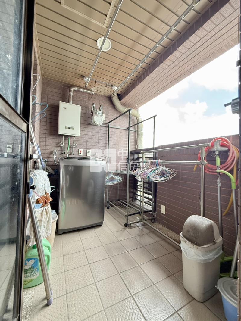 立新商圈河畔旁9年屋四房平車房屋室內格局與周邊環境