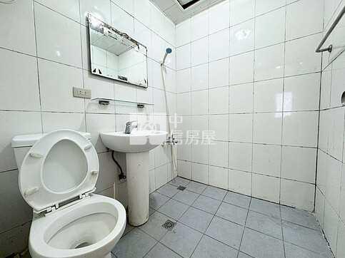 體育園區龍岡國小精美三房房屋室內格局與周邊環境