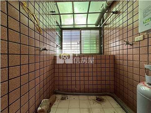 體育園區龍岡國小精美三房房屋室內格局與周邊環境