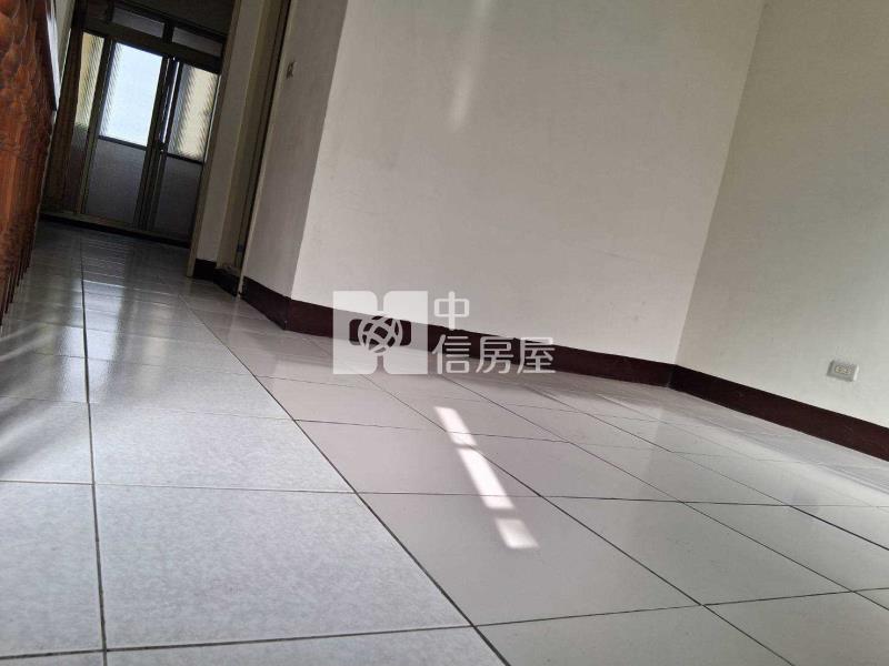 龍科旁前院車庫別墅房屋室內格局與周邊環境