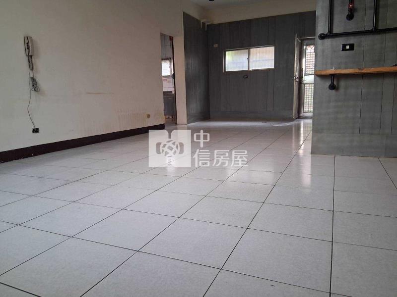 龍科旁前院車庫別墅房屋室內格局與周邊環境