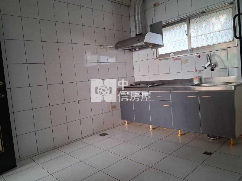 龍科旁前院車庫別墅房屋室內格局與周邊環境