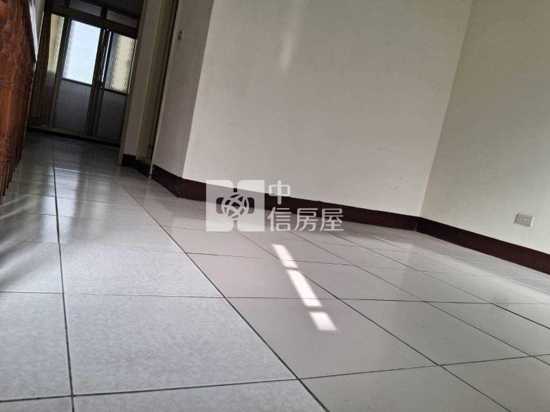 龍科旁前院車庫別墅房屋室內格局與周邊環境