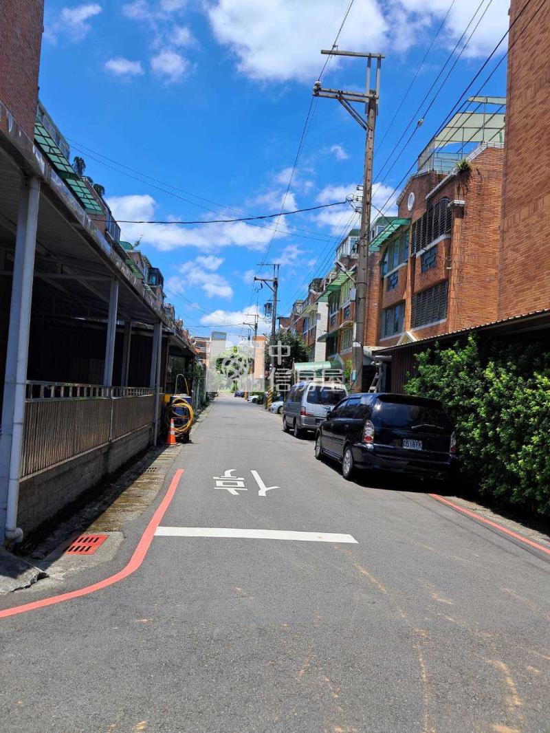 龍科旁前院車庫別墅房屋室內格局與周邊環境