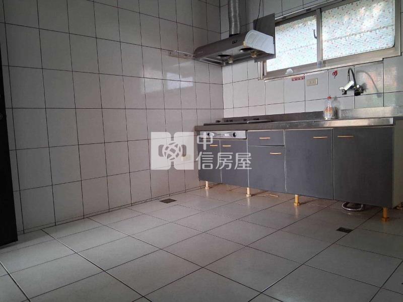 龍科旁前院車庫別墅房屋室內格局與周邊環境