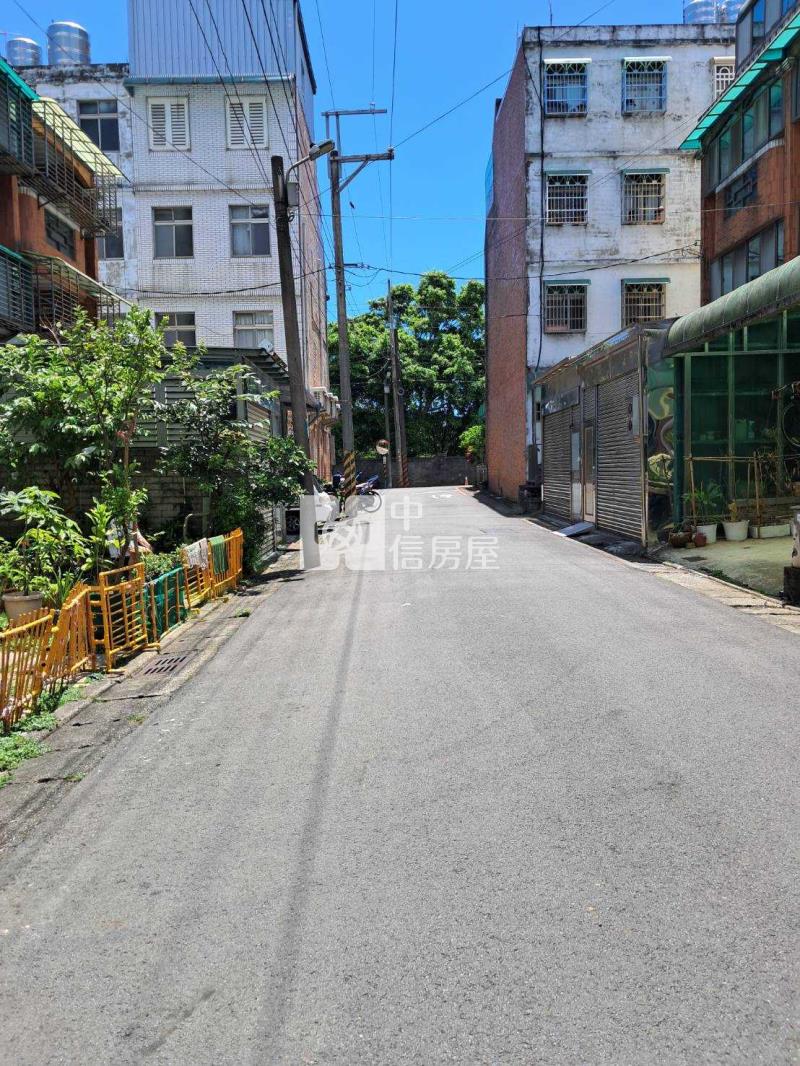 龍科旁前院車庫別墅房屋室內格局與周邊環境