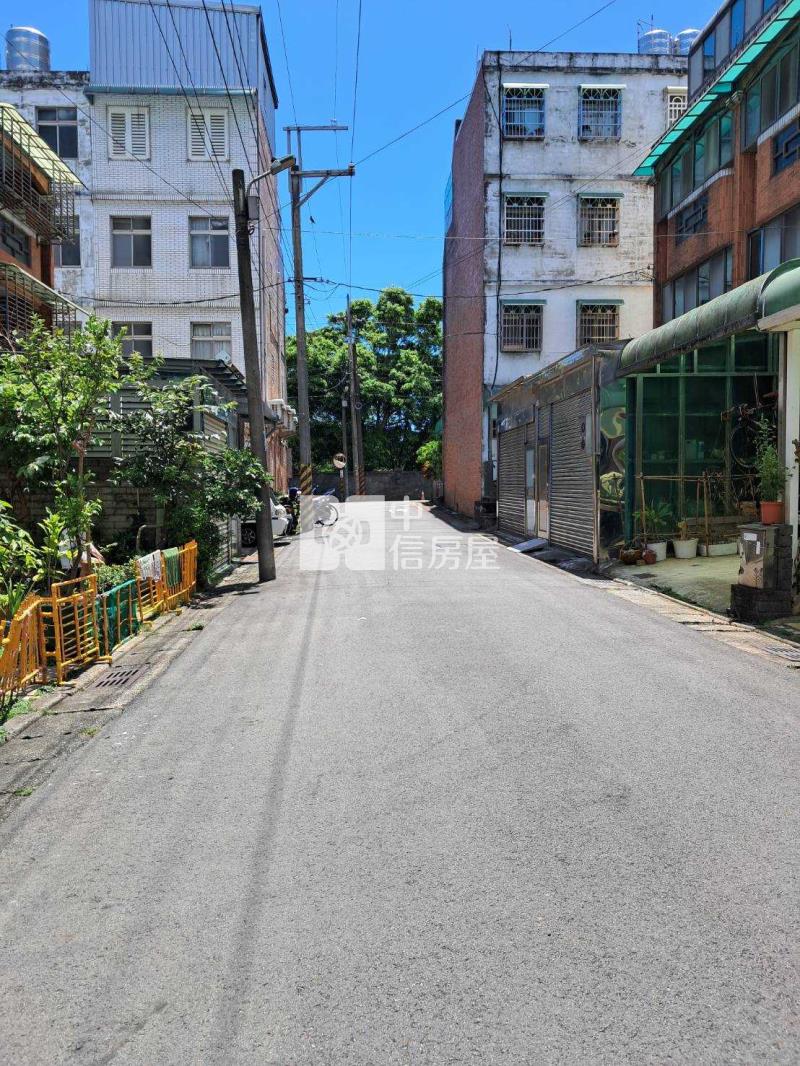 龍科旁前院車庫別墅房屋室內格局與周邊環境