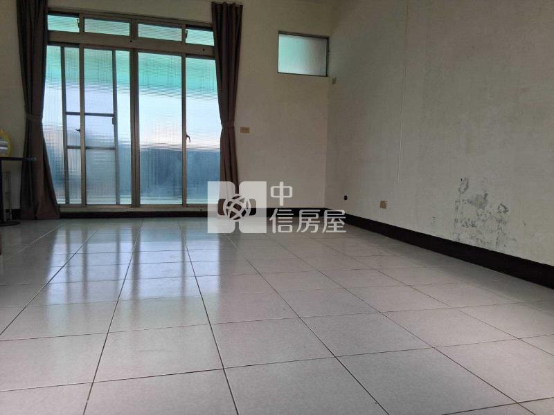 龍科旁前院車庫別墅房屋室內格局與周邊環境