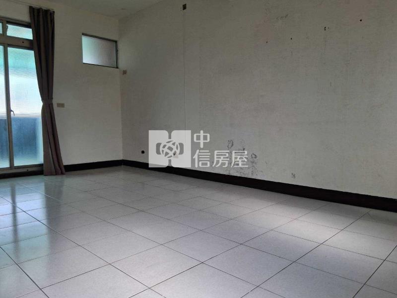 龍科旁前院車庫別墅房屋室內格局與周邊環境