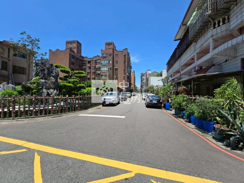 中壢後站【近中壢火車站】大面寬活巷建地房屋室內格局與周邊環境