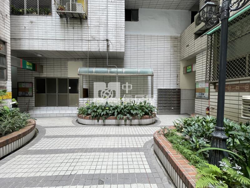 樹孝傳奇三房車位房屋室內格局與周邊環境