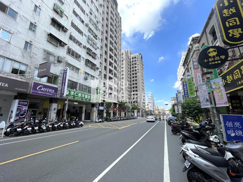 樹孝傳奇三房車位房屋室內格局與周邊環境