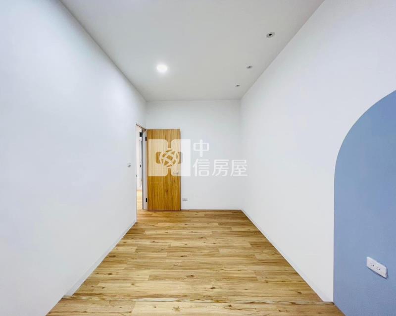 屏中孝親車庫美透天房屋室內格局與周邊環境