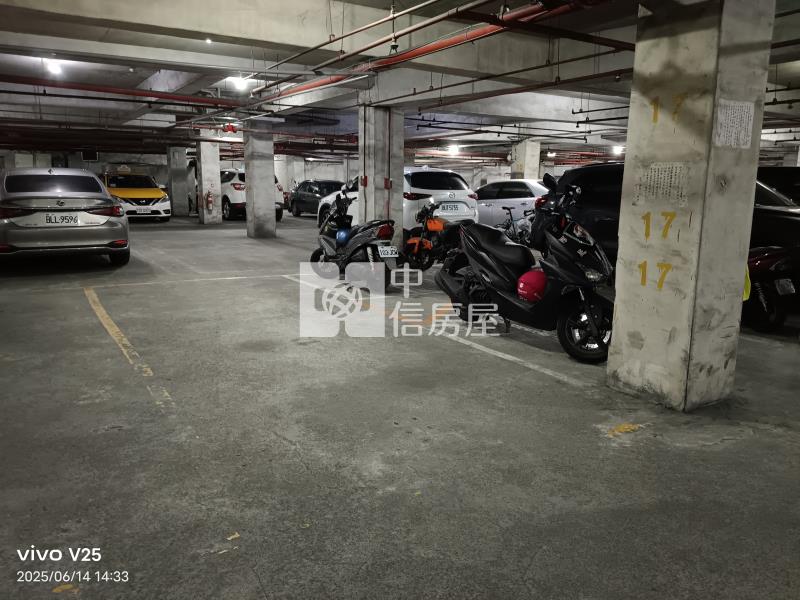 中壢家樂福超值三房車租車位房屋室內格局與周邊環境