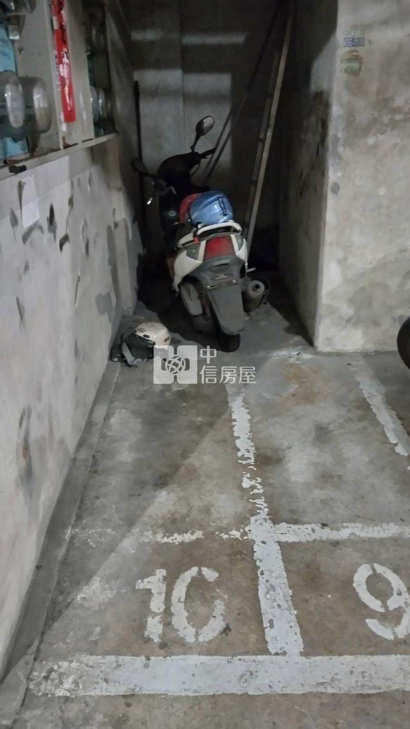 中壢家樂福超值三房車租車位房屋室內格局與周邊環境