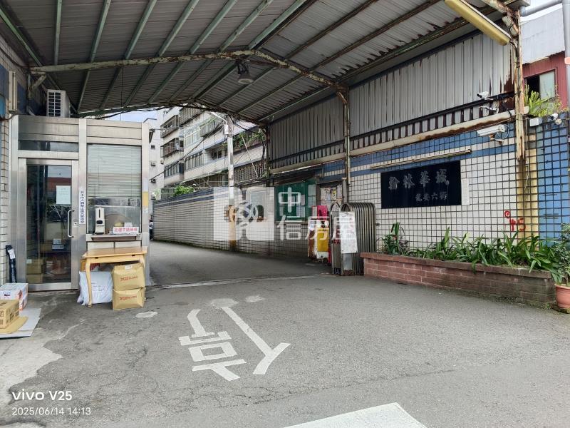 中壢家樂福超值三房車租車位房屋室內格局與周邊環境
