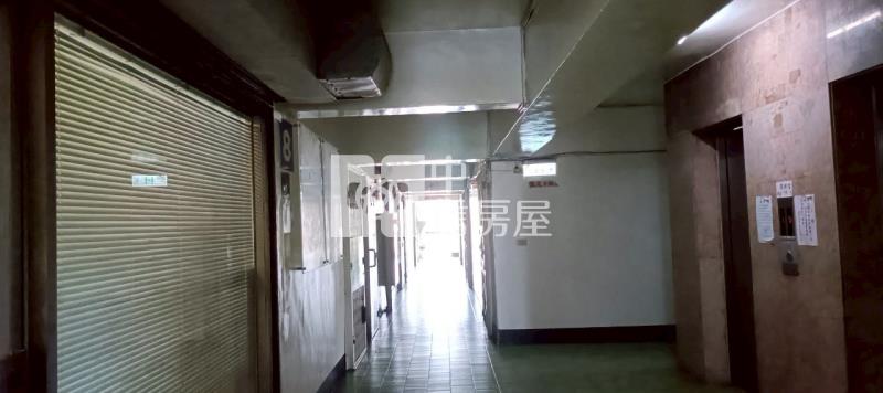 高雄新崛江住商合併套房-專約房屋室內格局與周邊環境