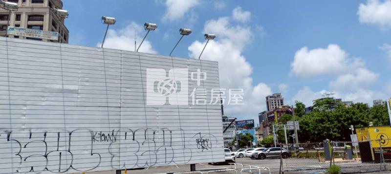 高雄新崛江住商合併套房-專約房屋室內格局與周邊環境